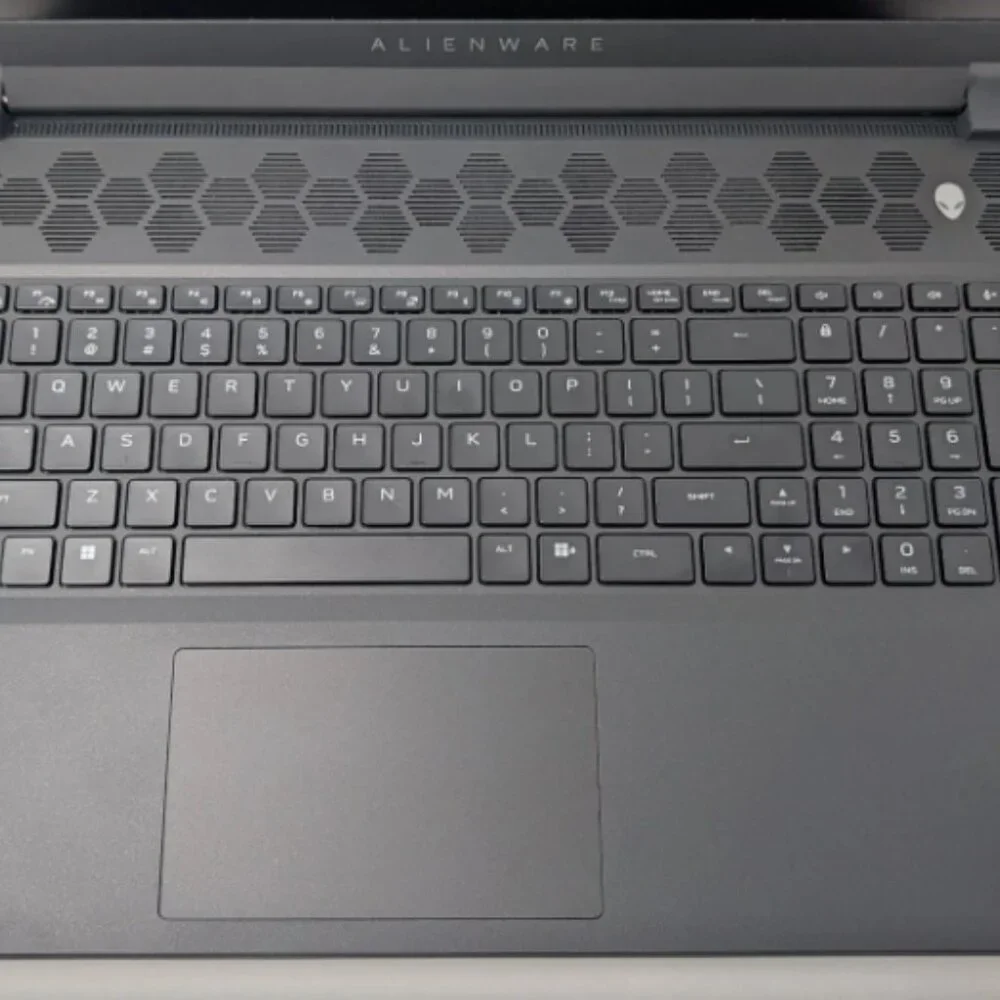 Alienware M18 R2 i9-14900HX@2.20GHz 32GB 2TB SSD 18